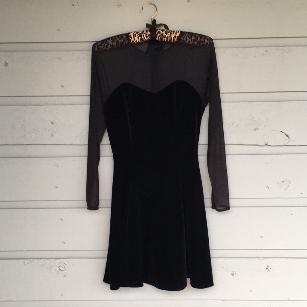 Black Velvet Classic 50’s Style Dress Sweetheart Mesh Neckline/Long Sleeves